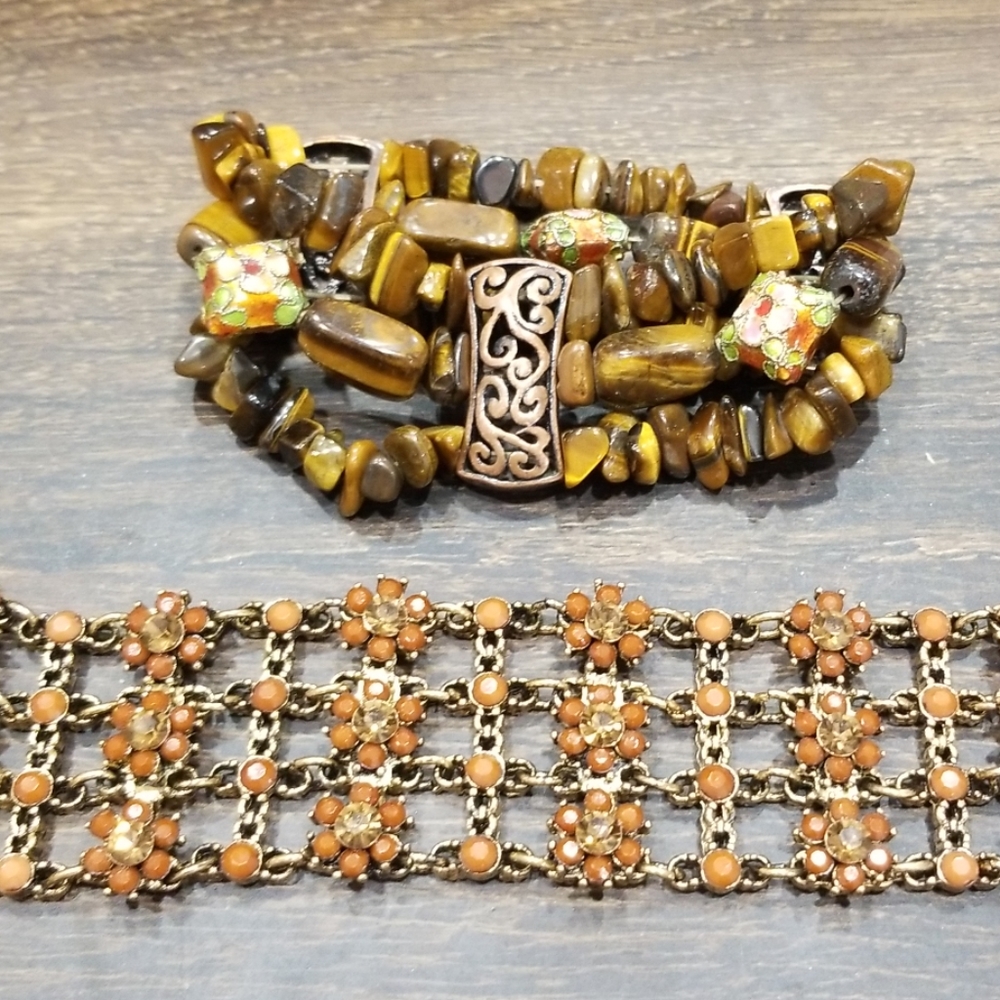 Beaded bracelets (2 items)